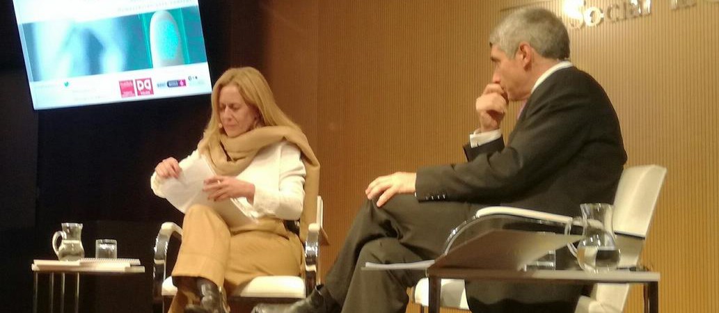 Margarita Robles-Carrillo y Ángel Gómez de Ágreda hablando sobre Ciberseguridad y Big Data. 
